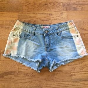 Jean shorts with red/white accent